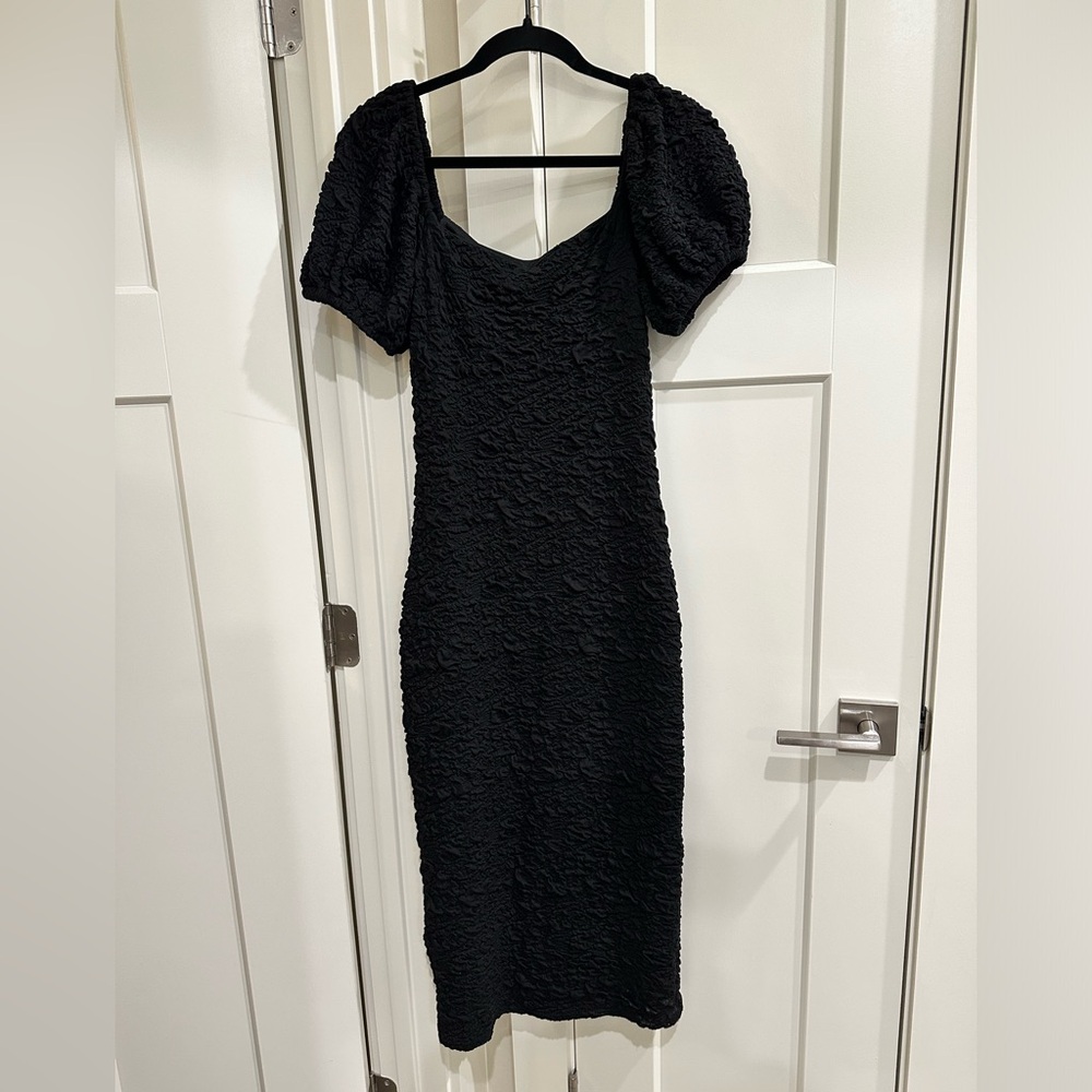 Blakeley Textured Midi Dress in Black - Bump Friendly 🖤 size M by Endless Blu